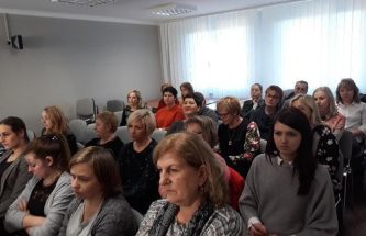 Zdjęcie z galerii Spotkanie pedagogów powiatu dąbrowskiego – „Stres – sposoby radzenia sobie ze stresem”.